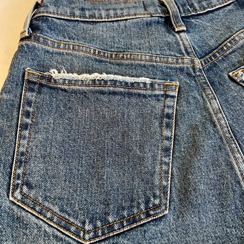 Abercrombie & Fitch High Rise Blue Distressed Mom Short, Curve Love, Sz 27 (4) - Picture 6 of 9